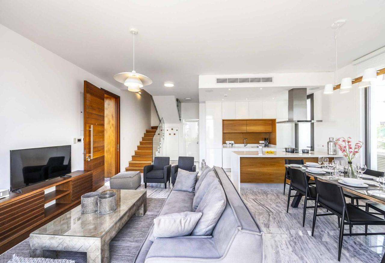 Laurus 1 * Paphos